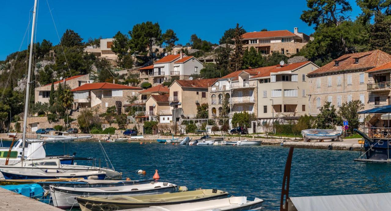 Amare Apartments Bobovisca Bagian luar foto
