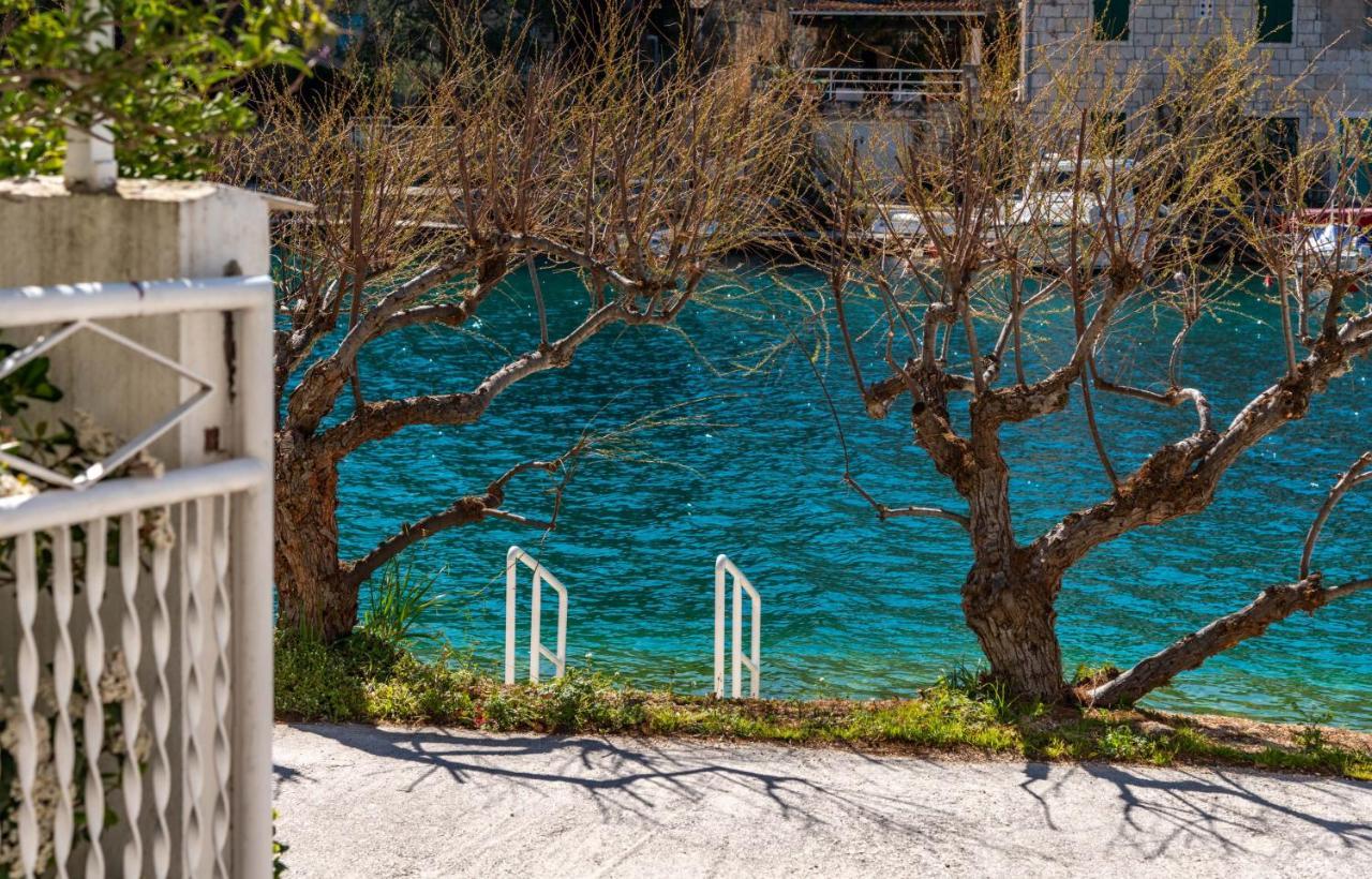 Amare Apartments Bobovisca Bagian luar foto