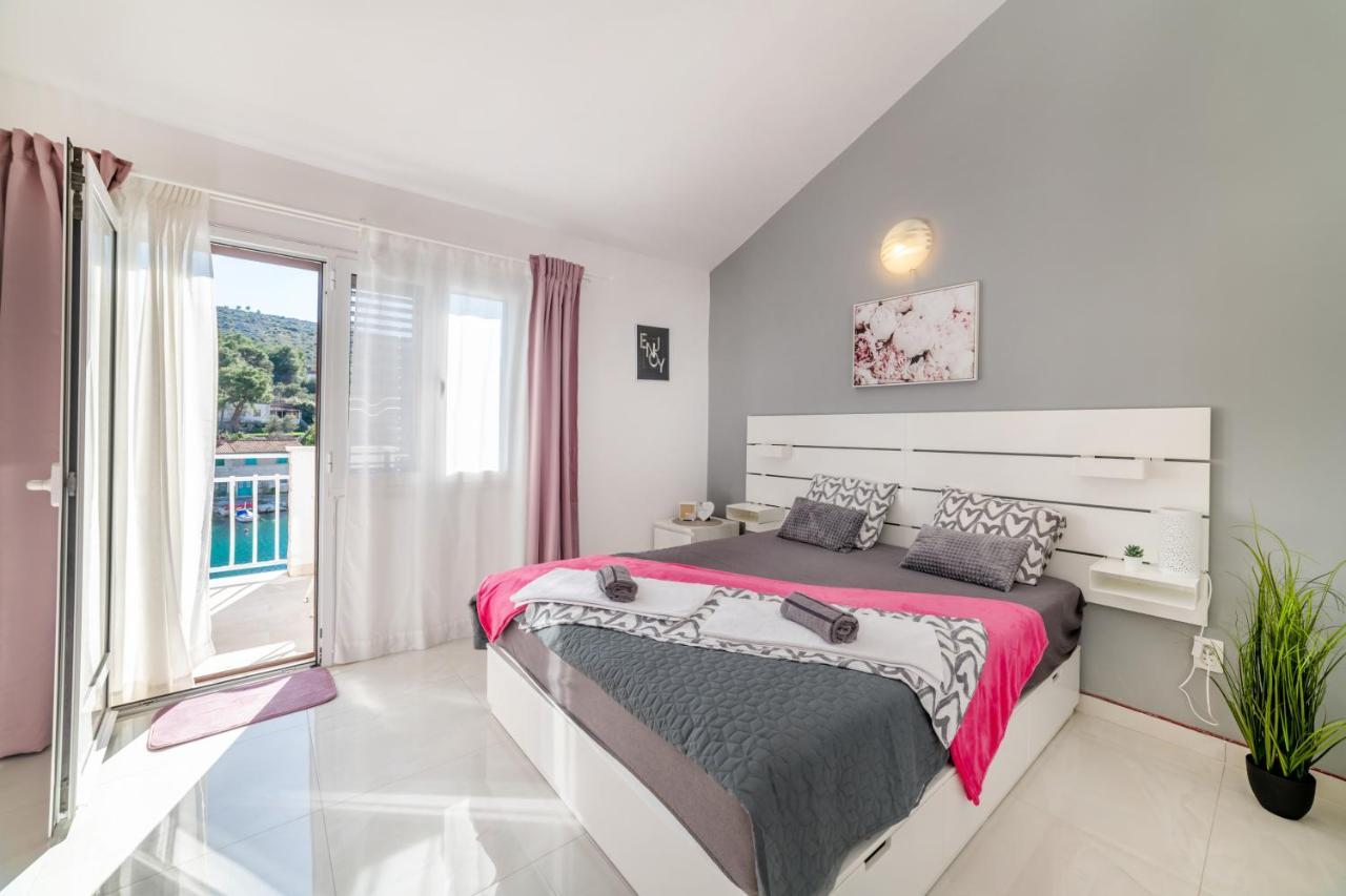 Amare Apartments Bobovisca Bagian luar foto