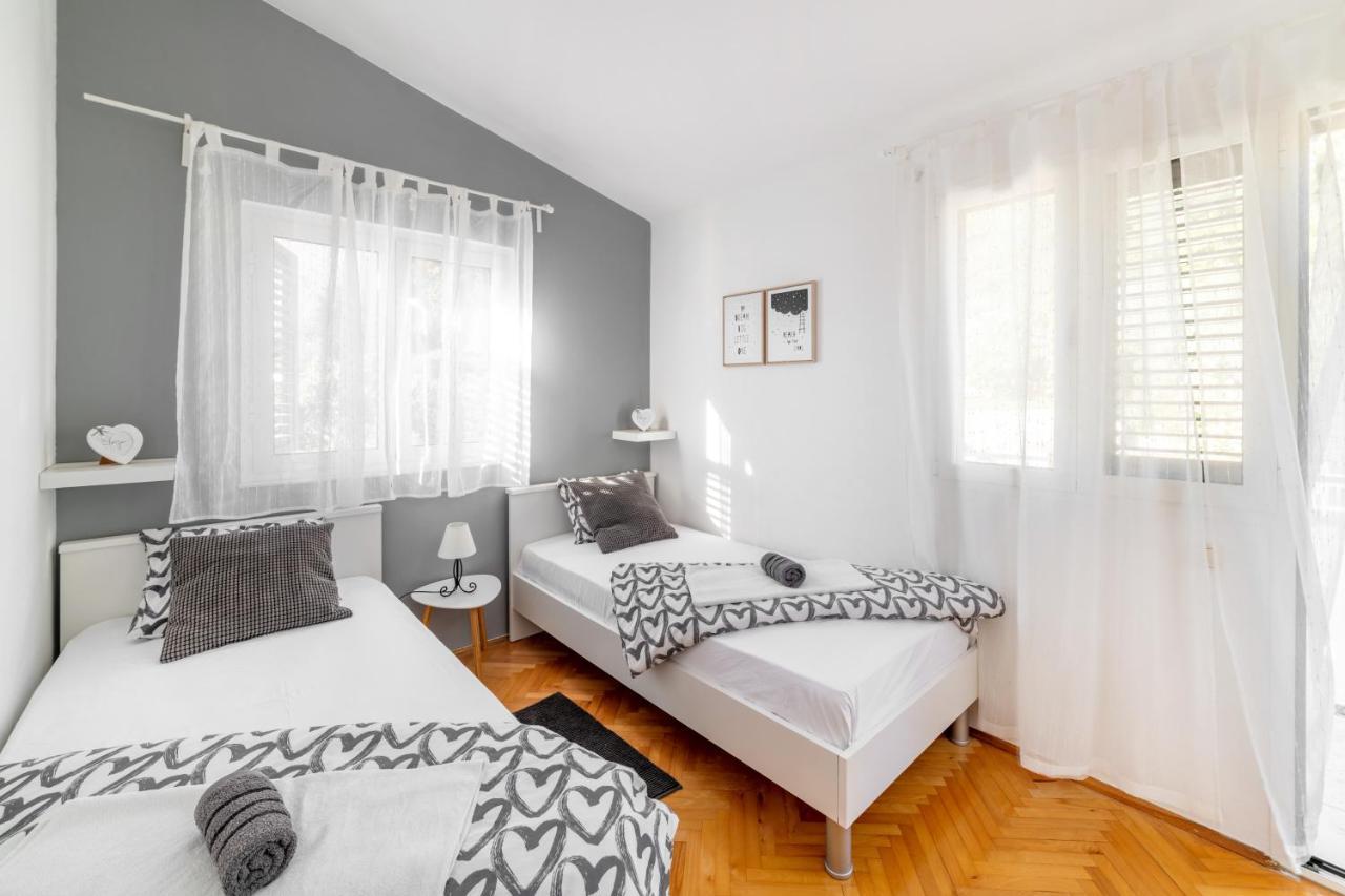 Amare Apartments Bobovisca Bagian luar foto