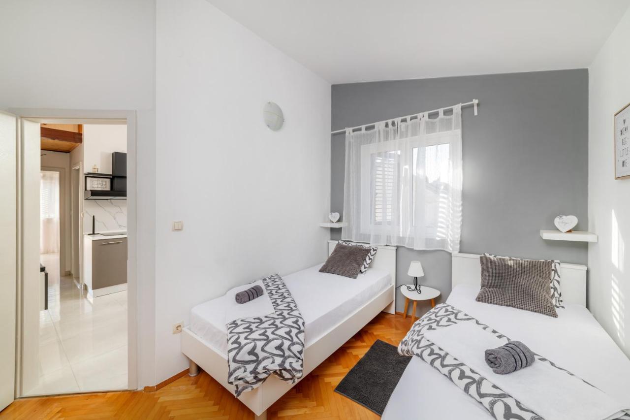 Amare Apartments Bobovisca Bagian luar foto