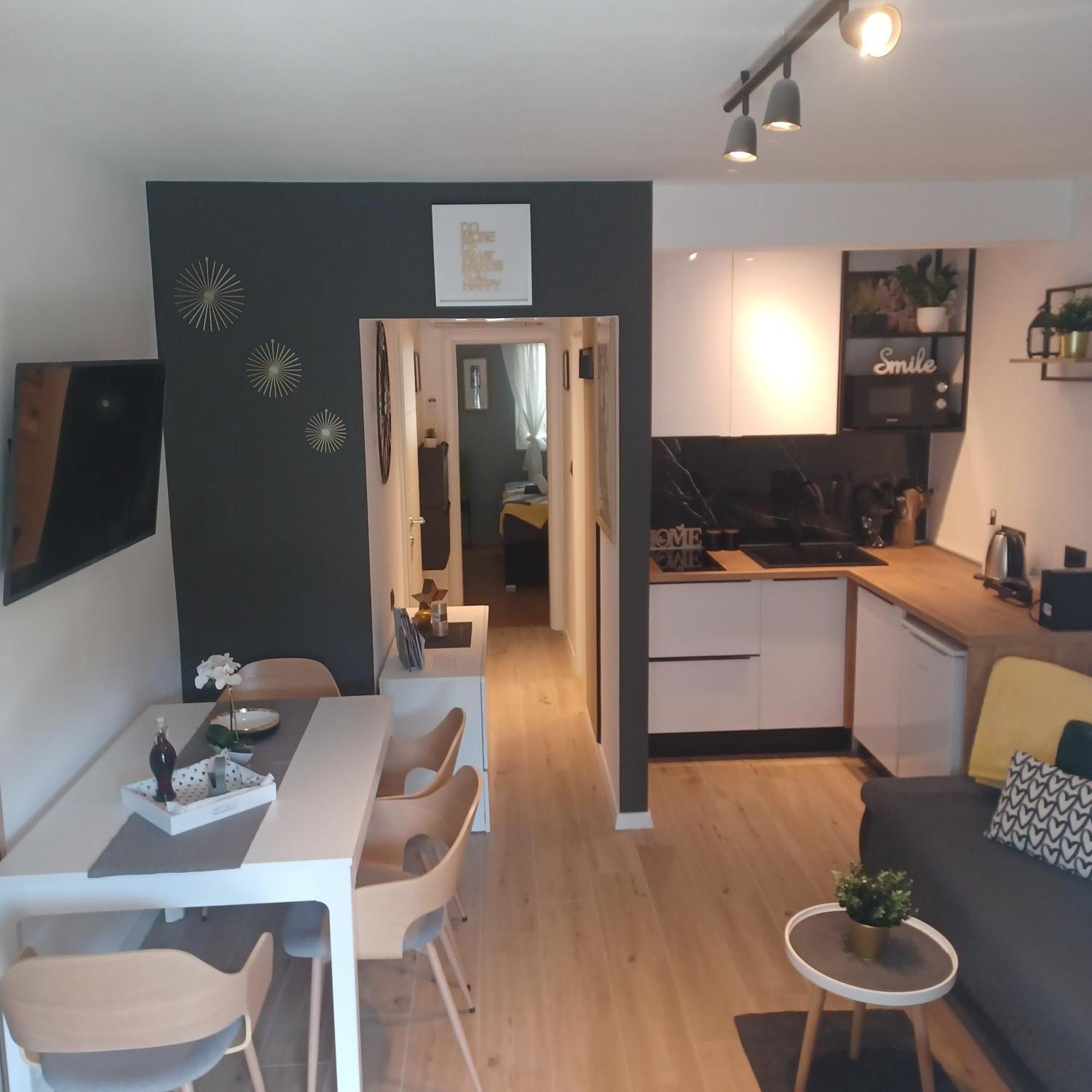 Amare Apartments Bobovisca Bagian luar foto